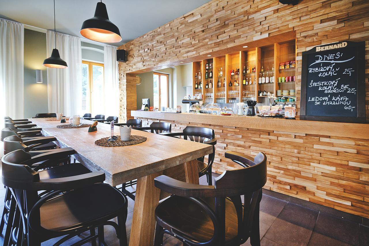 Restaurace A Pension Hrebikarna Chomutov Ngoại thất bức ảnh